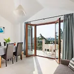 לינה וארוחת בוקר Dobravac Wine Estate רוביני