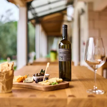 Dobravac Wine Estate 3*